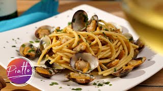 Spaghetti alle Vongole Ricetta Classica 🇮🇹 The Creamy Clam Pasta You Need [upl. by Nojid]