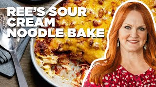 Ree’s Sour Cream Noodle Bake HowTo  The Pioneer Woman  Food Network [upl. by Suolkcin]