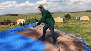 Airless spraypainting a roof [upl. by Daph]