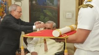 Former PM Vajpayee receives Bharat Ratna Indias highest civilian honour [upl. by Chloris]