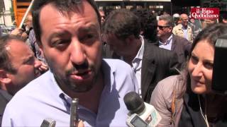 Lega Salvini contestato a Napoli deve andarsene con la Polizia [upl. by Barthel]